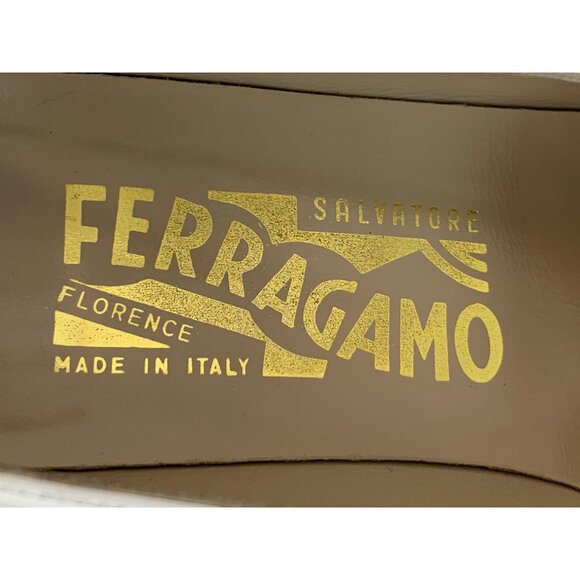 Ferragamo White Beige Leather Heels Low Chunky 1.5" Heel Italy Size 6AA I10067 - Picture 9 of 13